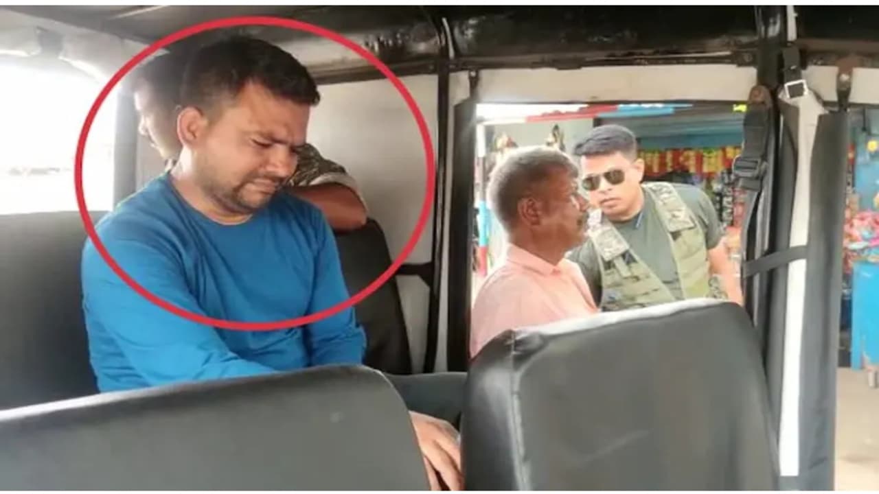 2000 रुपये घूस लेते गढ़वा के बिजली ऑपरेटर को ACB ने किया गिरफ्तार, कनेक्शन देने के नाम पर मांगी थी रकम