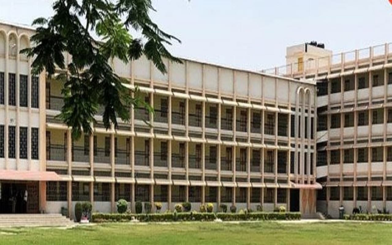 बेतिया में आग से बचाव के लिए स्कूल में चल रहा था मॉक ड्रिल, 15 बच्चे हो गए बेहोश