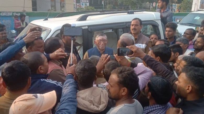 BJP के पूर्व केन्द्रीय मंत्री की गांव में NO Entry, कहासुनी के बाद लौटे वापस, विवाद जमीन पर अवैध कब्जे का है