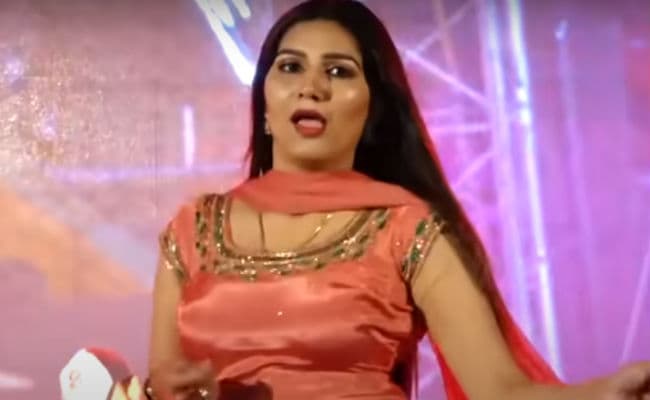 सपना चौधरी ने 'कुर्ती ढील्‍ली...' गाने पर किया धांसू डांस, सोशल मीडिया पर वायरल हो रहा है ये VIDEO