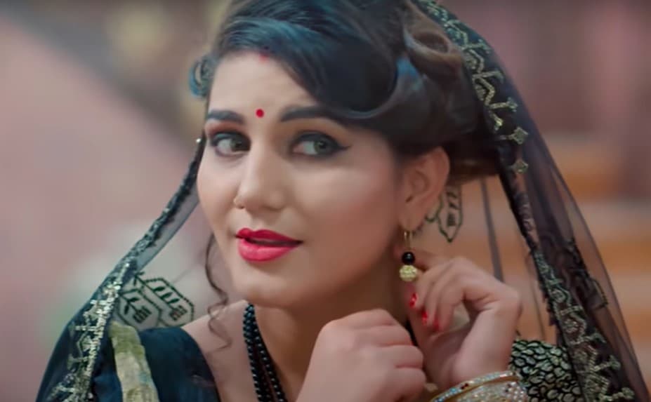 सपना चौधरी का नया गाना 'शीशा देखूंगी जरूर' रिलीज, अपने डांस से फिर लोगों को दीवाना कर गईं हरियाणवी डांसर