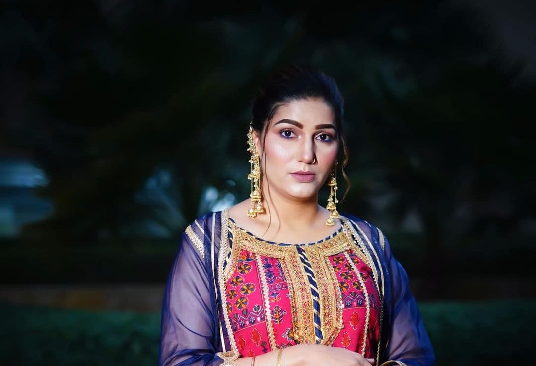 Sapna Choudhary Photos: सपना चौधरी ने देसी अदाओं से जीता फैंस का दिल, कमेंट में लिखा- नजर ना लगे किसी की