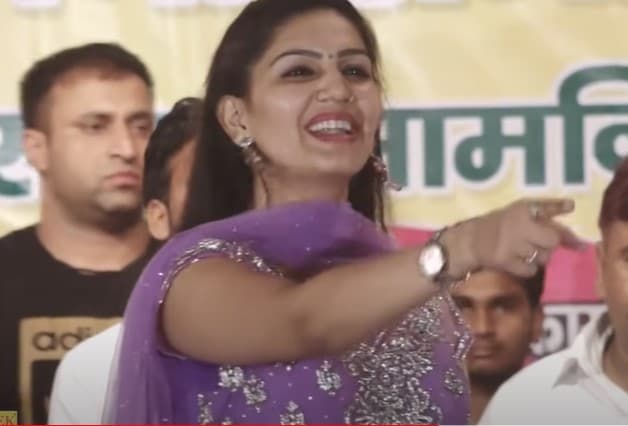 Sapna Chaudhary ने सलवार-सूट पहन किया जबरदस्त डांस, बार-बार देखा जा रहा ये VIDEO