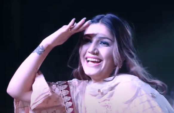 सपना चौधरी ने 'गोली चल जावेगी' गाने पर किया धांसू डांस, क्या आपने देखा देसी क्वीन का ये VIDEO?