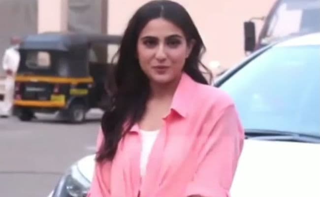 सारा अली खान को फोटोग्राफर ने कहा, 'नमस्‍ते वाला पोज दीजिए...', एक्‍ट्रेस ने दिया ऐसा जवाब - वायरल हुआ VIDEO