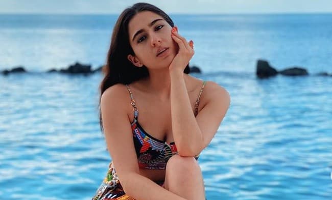 Sara Ali Khan ने कराया ग्‍लमैरस फोटोशूट, कन्फ्यूज हुए फैंस, बोले ये कैसा ब्‍लाउज है...
