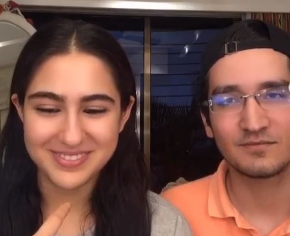 GOSSIP: Sara Ali Khan इस शख्स को कर रही हैं डेट, MoM To BE भारती सिंह को इस वजह से हर्ष पर आया गुस्सा