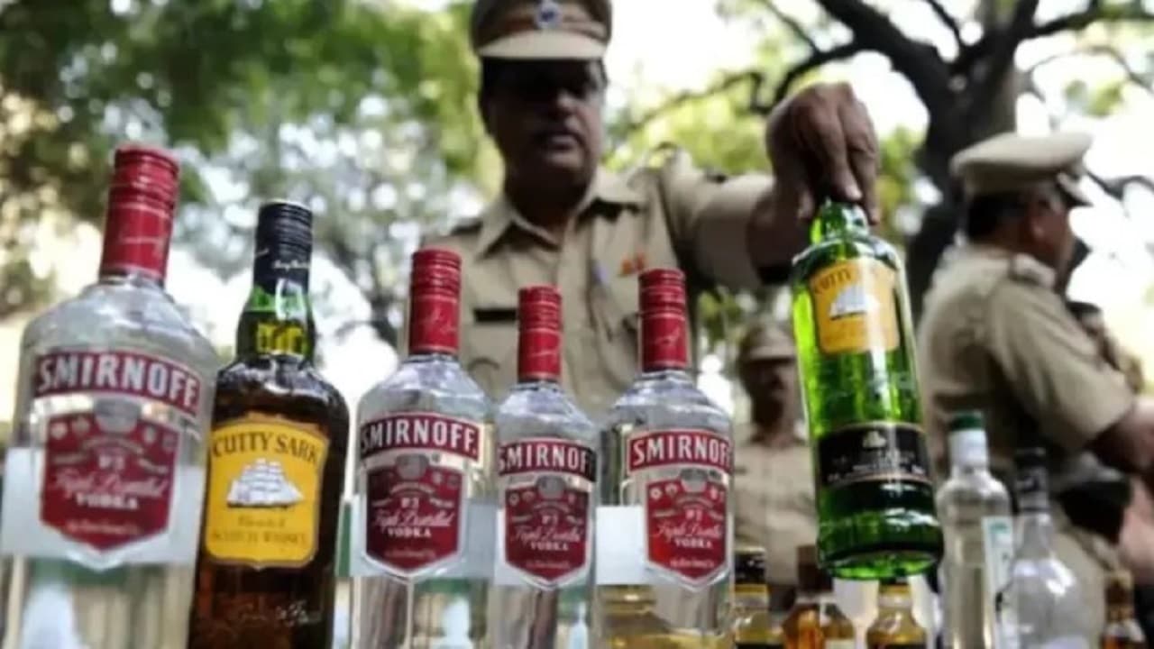 UP News: अवैध रूप से शराब बेचने के आरोप में 235 लोग गिरफ्तार, यहां पढ़े यूपी की 5 बड़ी खबरें