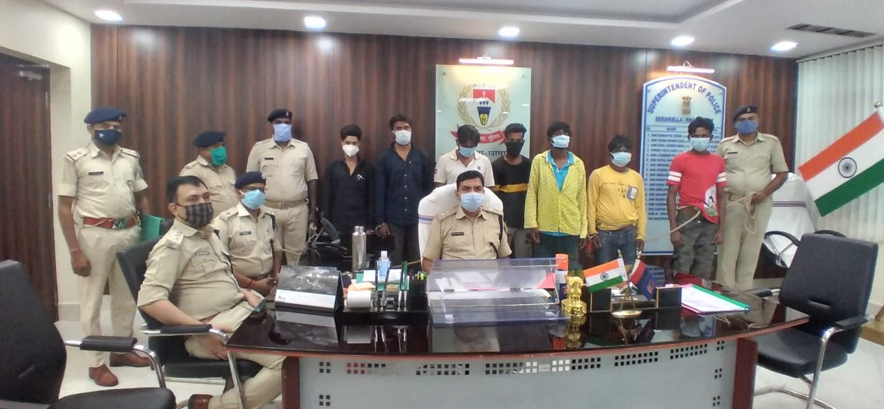 ब्राउन शुगर का सेवन करते रांची और जमशेदपुर के युवक सरायकेला से गिरफ्तार, 93 पुड़िया ब्राउन शुगर भी बरामद