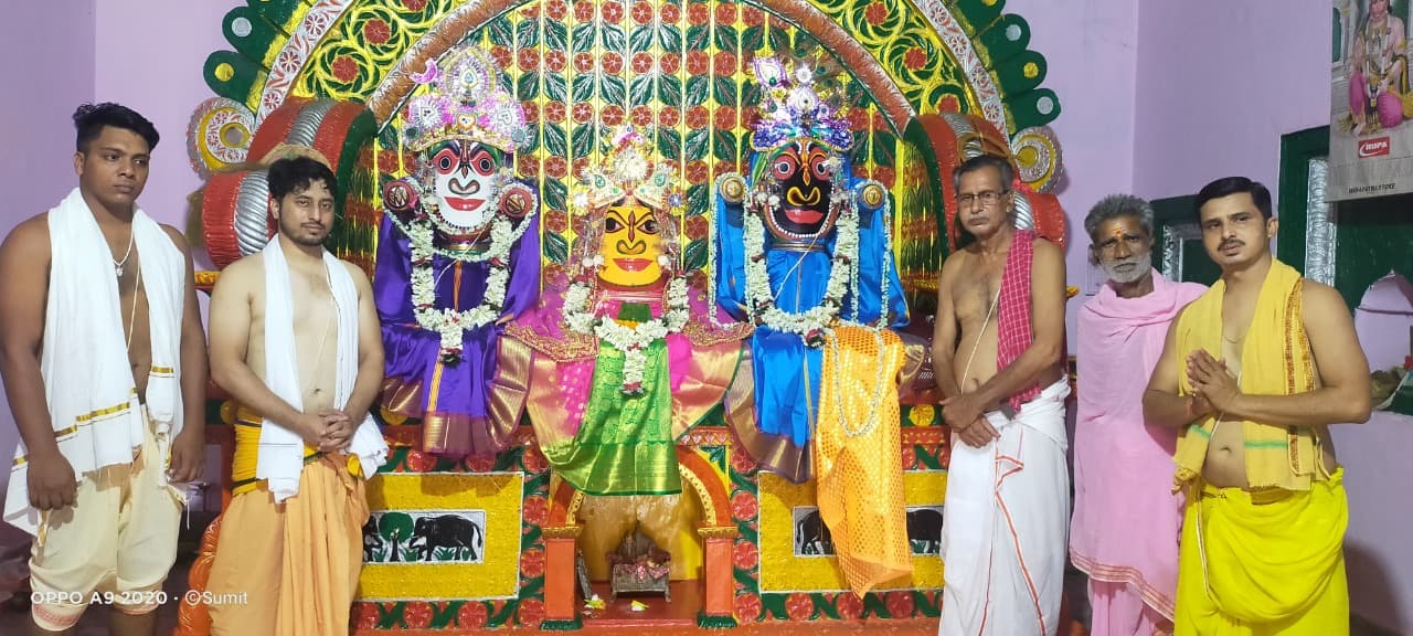 झारखंड के सरायकेला में वैदिक मंत्रोच्चार के साथ 
प्रभु जगन्नाथ का नेत्र उत्सव, नव यौवन रूप के हुए दर्शन