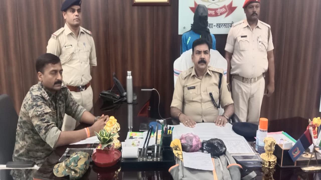 Jharkhand Crime News: अफीम बेचने बंगाल जा रहा एक युवक गिरफ्तार, वाहन चेकिंग के दौरान हुआ अरेस्ट