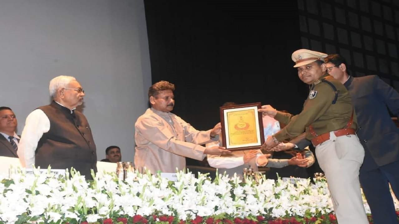 सारण शराब कांड: SP को CM से मिला था सम्मान, फिर भी जिले में पूरे साल मचा रहा मौत का कोहराम, जानें वजह...