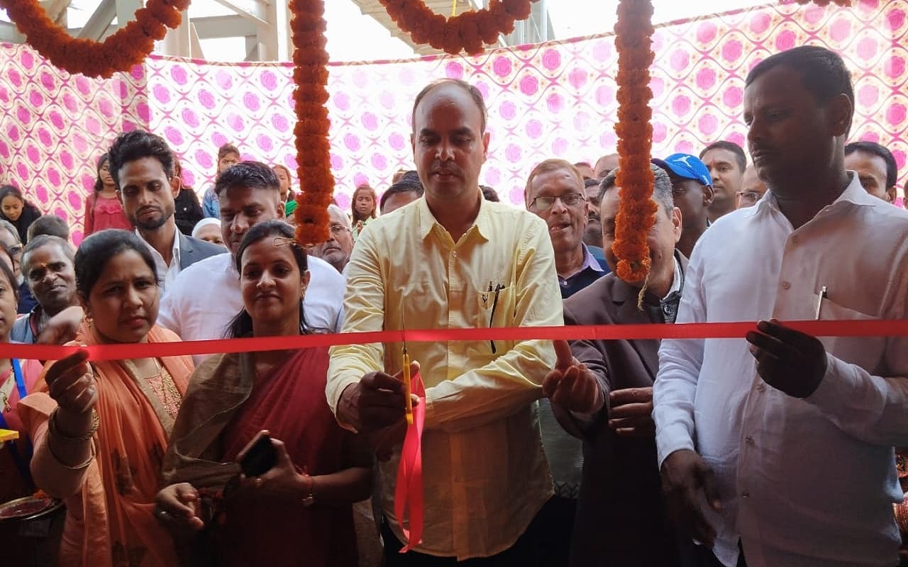 Jharkhand: सरस्वती पूजा पर स्टूडेंट्स को नये स्कूल भवन का तोहफा, विधायक विनोद कुमार सिंह ने कही ये बात