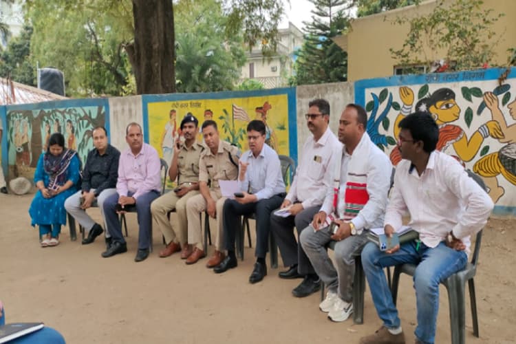 सरहुल को लेकर रांची जिला प्रशासन ने की सरना समितियों के साथ बैठक, सुरक्षा का रहेगा पुख्ता इंतजाम