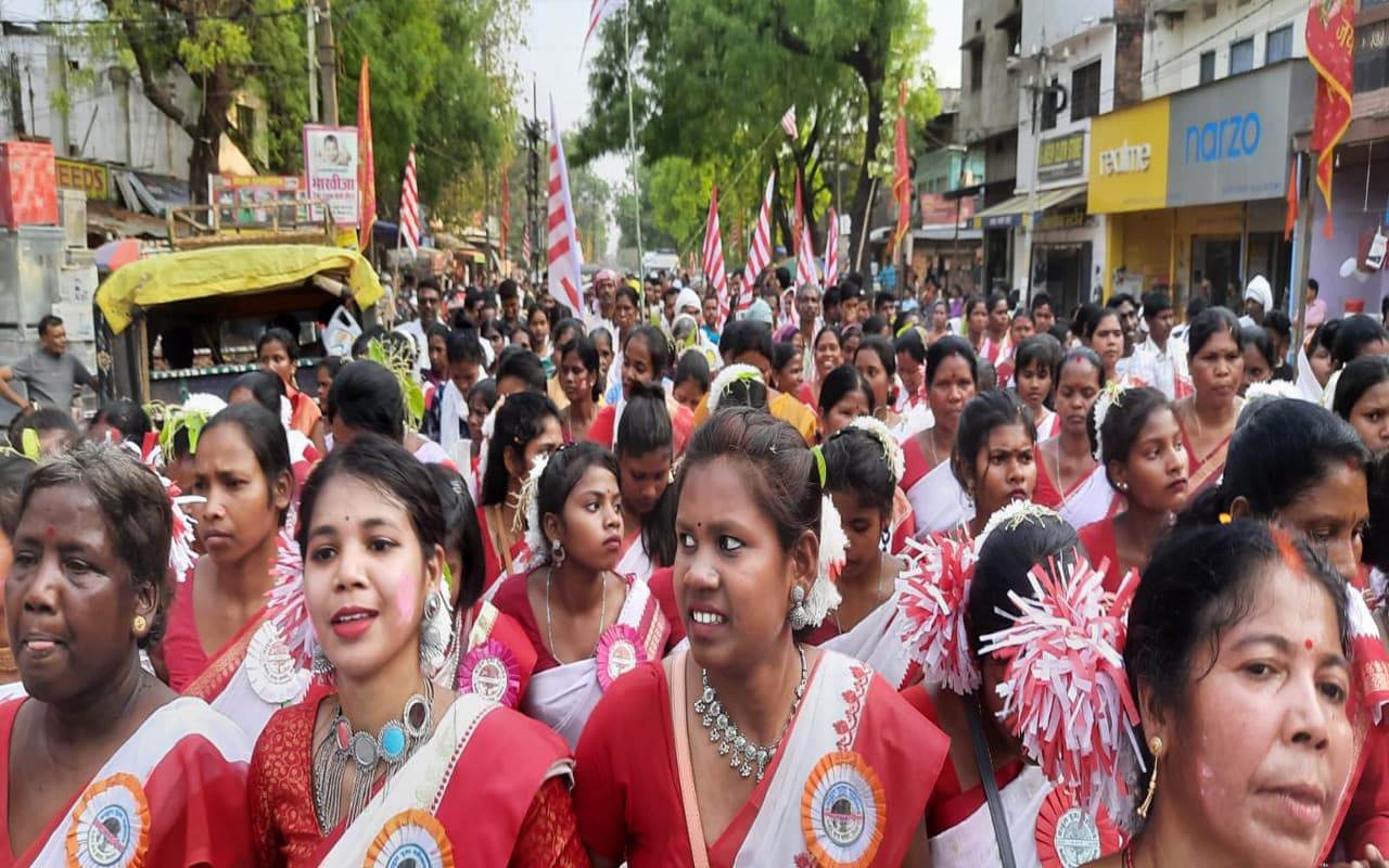 Sarhul 2023: सिमडेगा में सरहुल की धूम, लोगों ने प्रकृति की रक्षा का लिया संकल्प