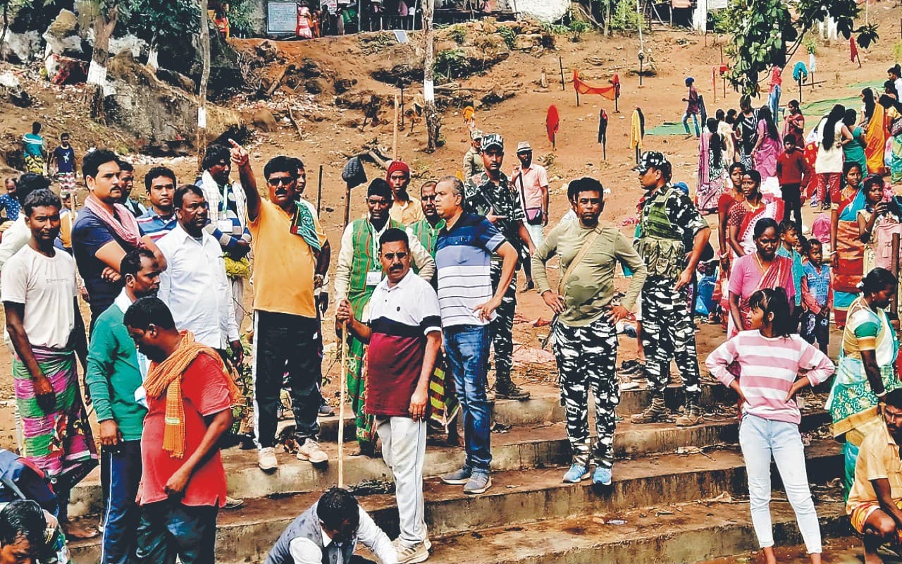 बोकारो के लुगू बुरू में आयोजित संताल सरना धर्म महासम्मेलन में उठायी गई सरना कोड लागू करने की मांग