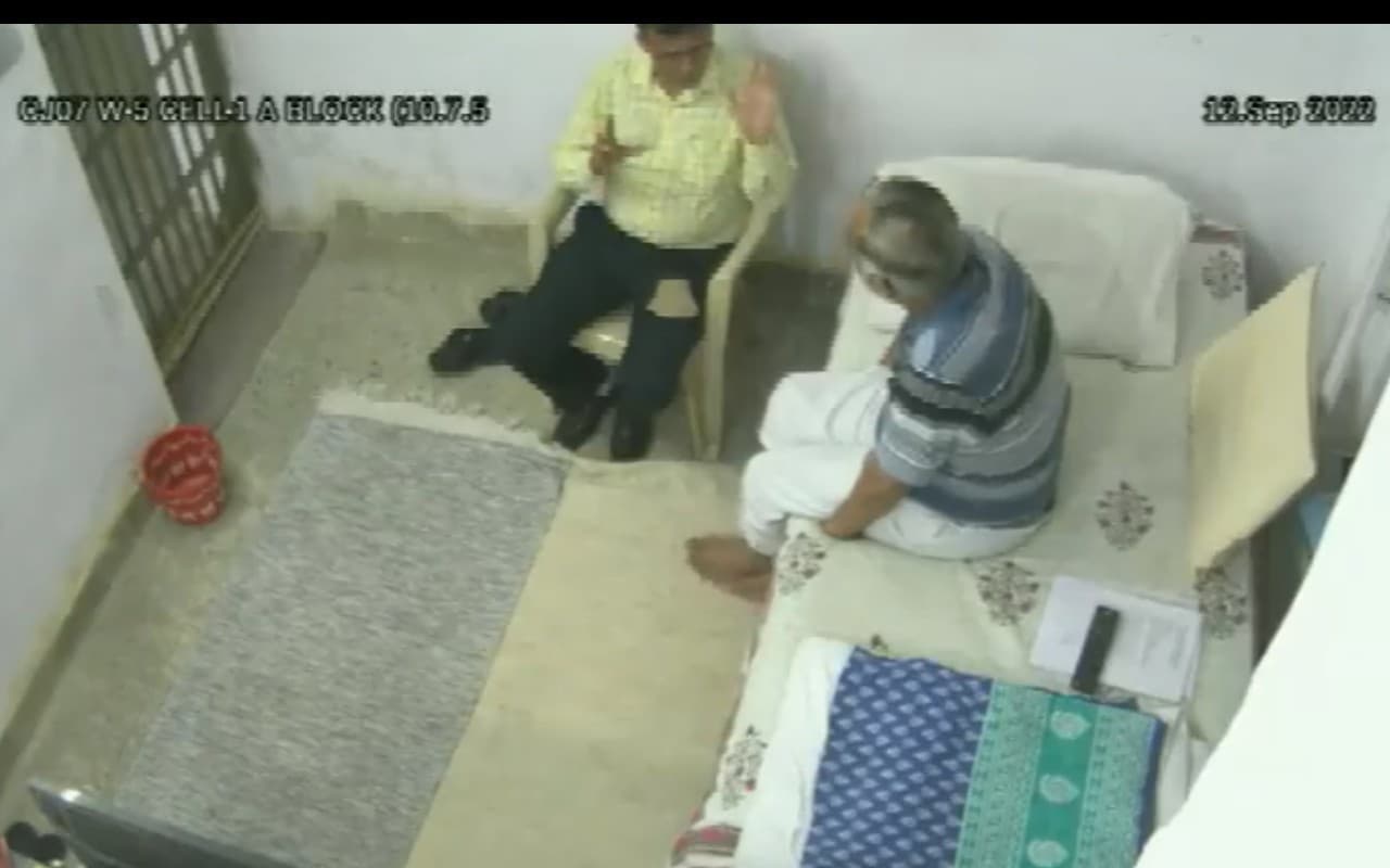 Delhi: आम आदमी पार्टी की बढ़ी मुश्किलें, स्वास्थ्य मंत्री सत्येंद्र जैन का एक और CCTV फुटेज वायरल