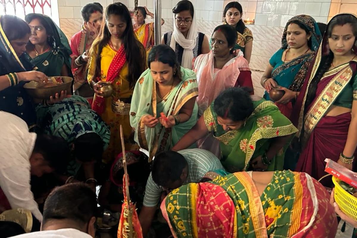 Sawan 2023: शिव के जयकारे से गूंजा आम्रेश्वर धाम, सावन की पहली सोमवारी को 25 हजार श्रद्धालुओं ने किया जलाभिषेक