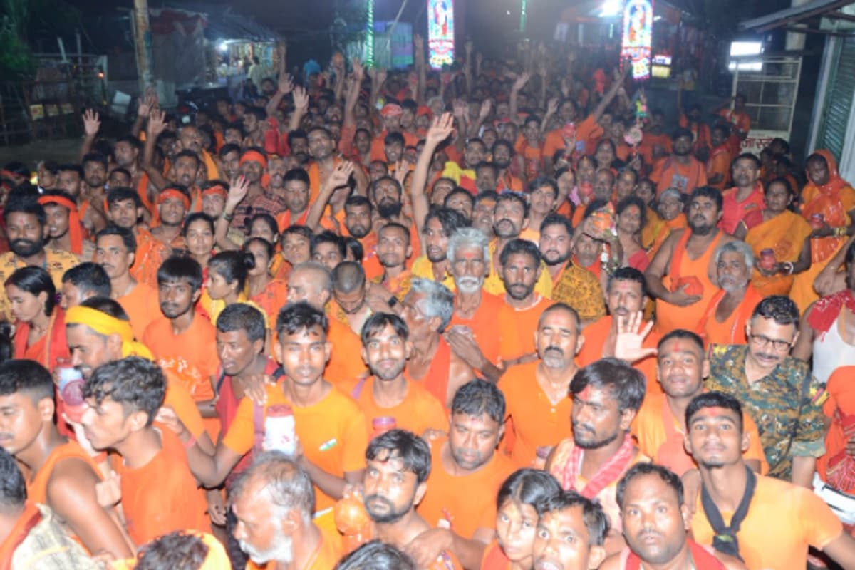 सातवीं सोमवारी पर बाबाधाम में आस्था का सैलाब, तस्वीरों में देखें भक्तों का उत्साह