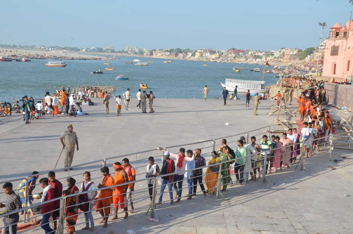 सावन में अब तक 88 लाख शिव भक्तों ने बाबा विश्वनाथ के दरबार में शीश नवाया, पांचवे सोमवार को 6 लाख ने किया पूजन