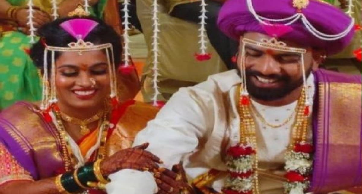 Indian Idol 12 फेम सायली कांबले ने ब्वॉयफ्रेंड धवल संग की शादी, देखें वेड‍िंग की Inside Photos-Videos