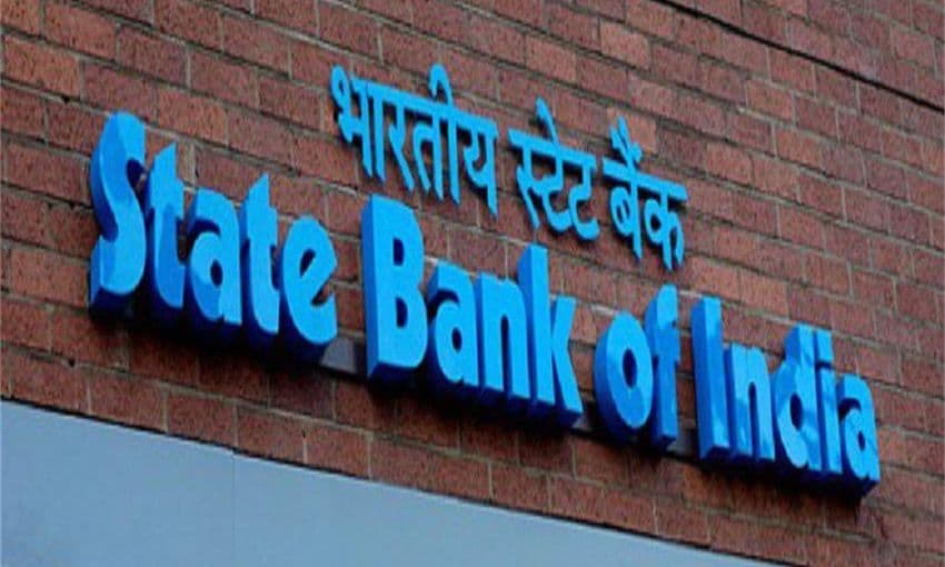 Bihar News: बरौनी के स्टेट बैंक में हथियारबंद बदमाशों ने की लूट, सुतली बम से डराकर ले गए बैंक का माल