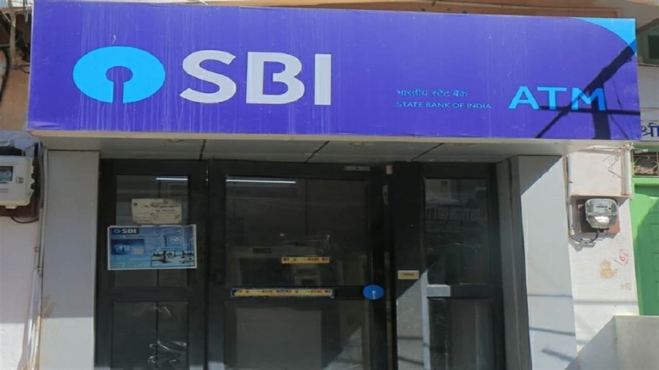 SBI Bank एटीएम होंगे अपग्रेड,2 व्यक्तियों के घुसने पर दूरी बनाने की देगा चेतावनी,जाने कैसे चलेगी नयी मशीन
