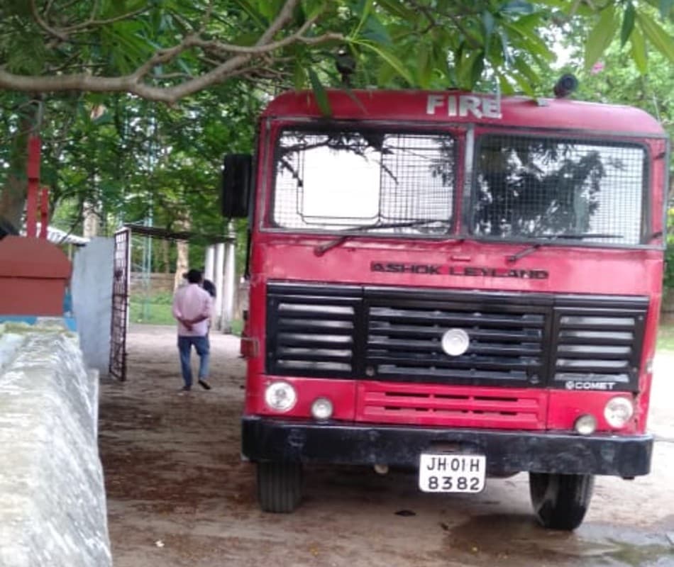 झारखंडः धनबाद के पोखिरया में स्टेट बैंक का कैश काउंटर जलकर राख, देर रात बैंक में लगी थी आग