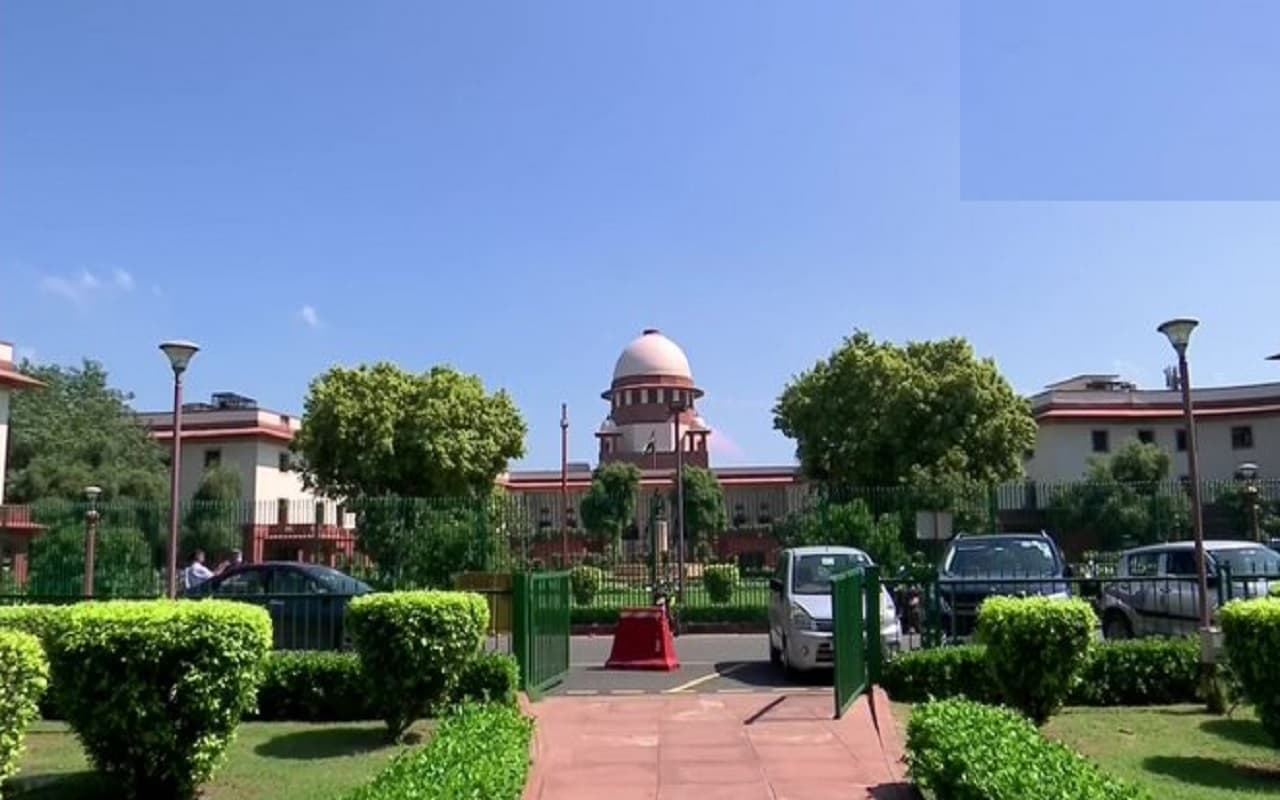 शिवसेना चुनाव चिह्न मुद्दे पर चुनाव आयोग ने SC में दिया जवाब, उद्धव गुट ने फैसले को दी थी चुनौती शिवसेना चुनाव चिह्न मुद्दे पर चुनाव आयोग ने SC में दिया जवाब, उद्धव गुट ने फैसले को दी थी चुनौती