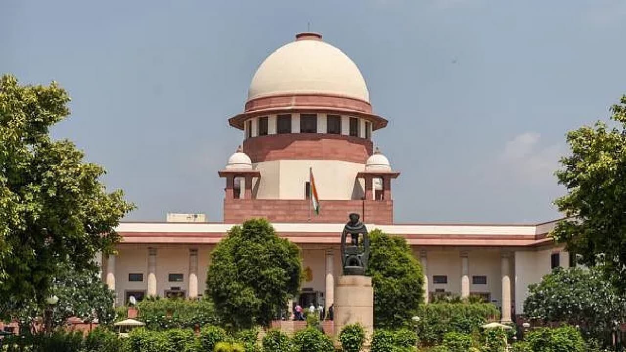 देश में कोरोना की स्थिति पर सुप्रीम कोर्ट ने लिया संज्ञान, आपदा से निपटने को लेकर केंद्र से मांगा प्लान