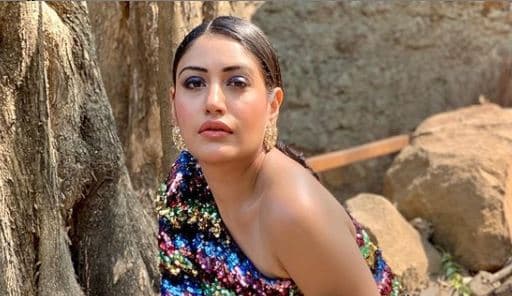 सुरभि चंदना ने ब्लैक आउटफिट में ढाया कहर, फैंस बोले- 'आपकी हॉटनेस से फोन मेरा...'