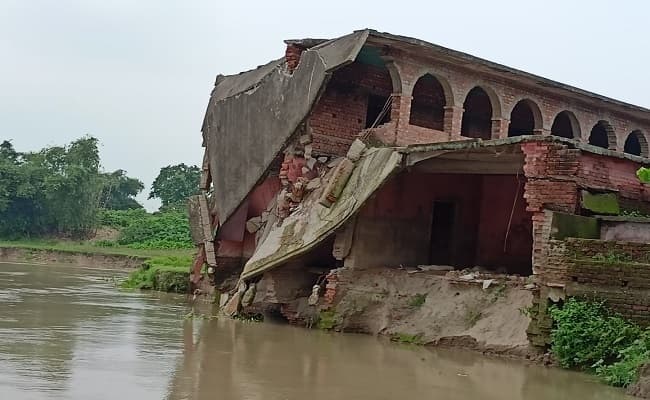 Bihar Flood: कोसी- सीमांचल में बाढ़ ने मचायी तबाही, नदी में विलीन हुए मस्जिद और स्कूल, गावों में घुसा पानी