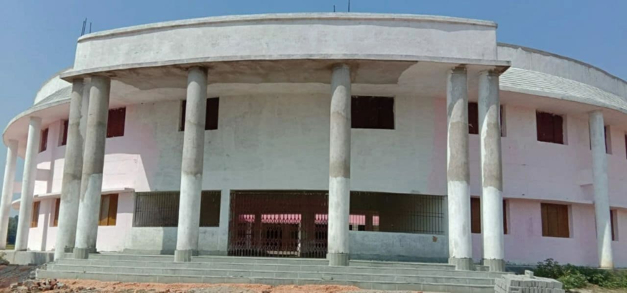 झारखंड आवासीय बालिका विद्यालय की छात्राओं के भविष्य से खिलवाड़, 6 साल बाद भी नहीं बन सकी स्कूलों की बिल्डिंग