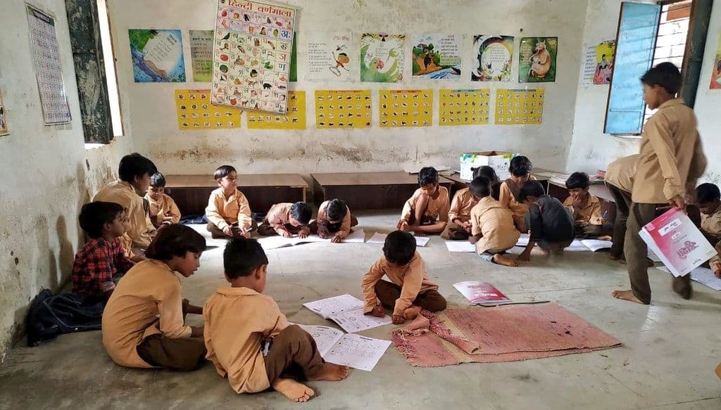 झारखंड एजुकेशनल ट्रेन के नाम से चर्चित है यह स्कूल, अभिभावकों के लिए आकर्षण का केंद्र