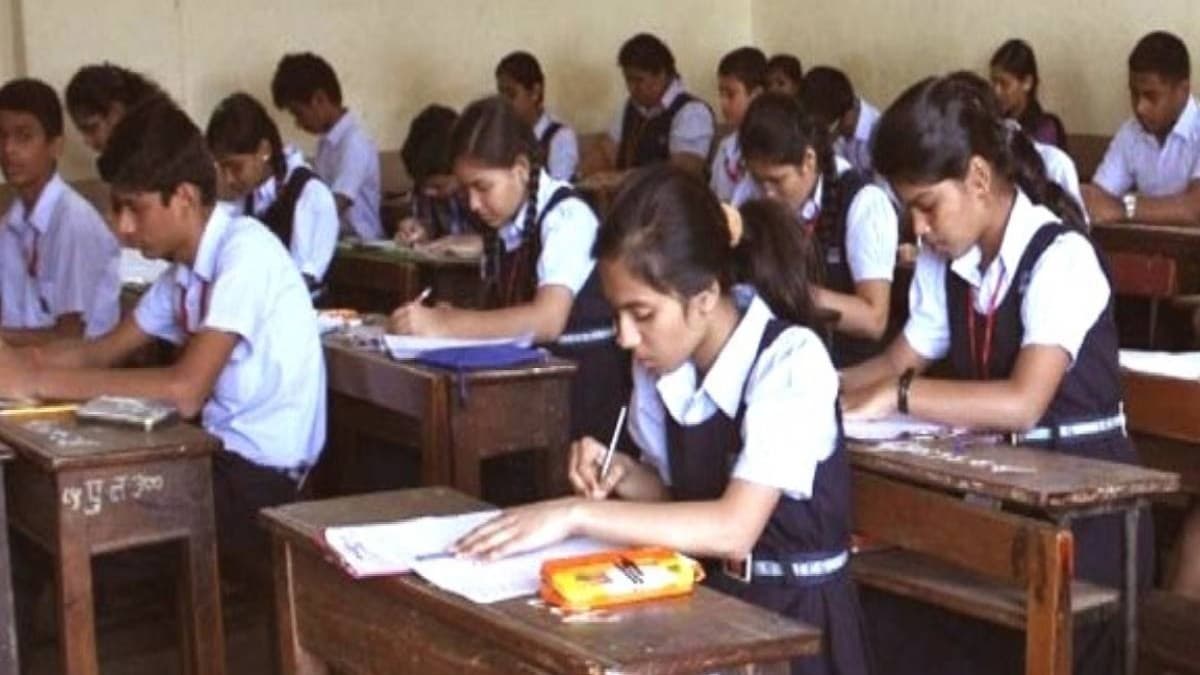 बिहार के स्कूलों में मिड डे मील खाने वाले बच्चों की संख्या में आई कमी, लाखों बच्चे घटे, जानिए कारण