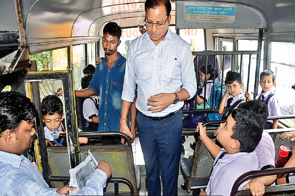 बच्चों की जिंदगी के साथ खिलवाड़, रांची के 79 स्कूल बसों में 49 की सेहत खराब