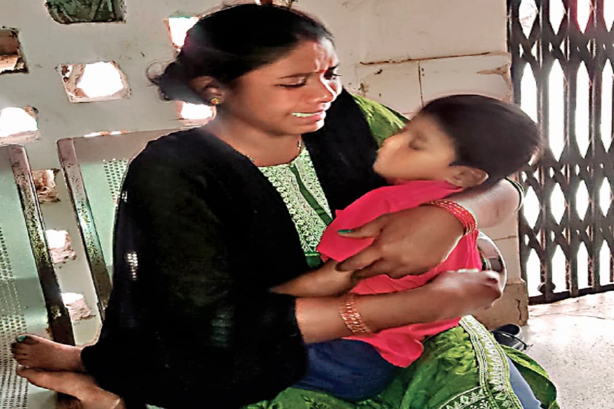 झारखंड: स्कूल में शिक्षक के सामने ही बच्चे ने तोड़ दिया दम, मजदूर पिता नहीं करा सके इलाज