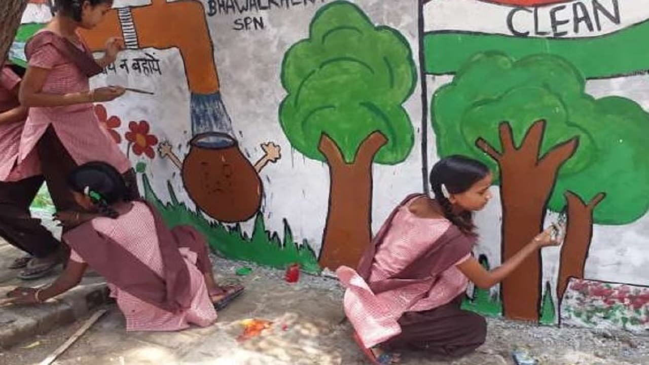 पोशाक योजना से स्कूल में बढ़ी छात्राओं की उपस्थिति, सामाजिक समरूपता का भी पैदा हुआ भाव