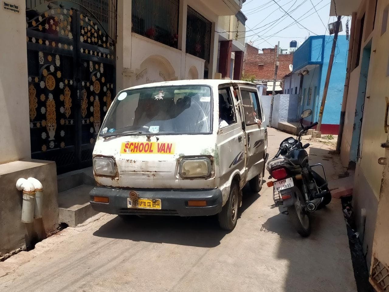 भागलपुर में प्राइवेट स्कूली वाहनों की हड़ताल से अभिभावकों की बिगड़ी दिनचर्या, जानें क्या है मांगे