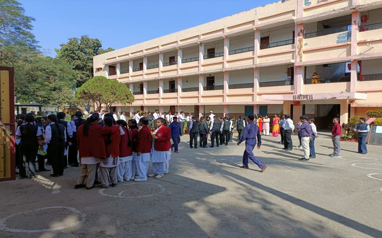 CBSE Board 12th Exam 2023: अंग्रेजी का पेपर था आसान, लेकिन लेंदी, बोले – स्टूडेंट्स और टीचर