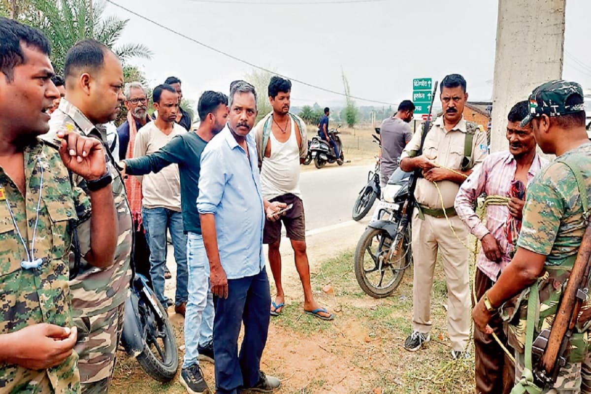 सिमडेगा में पोल से बांध कर की कबाड़ी वाले की पिटाई, एक गिरफ्तार