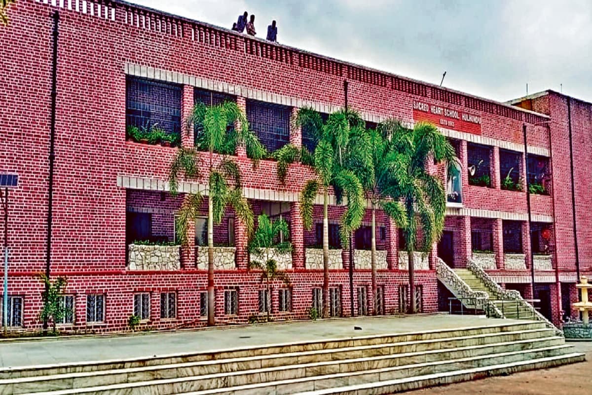 सेक्रेड हार्ट स्कूल रांची की छात्रा ने तीसरे तल्ले से लगाई छलांग, बैग में मिला सुसाइड नोट