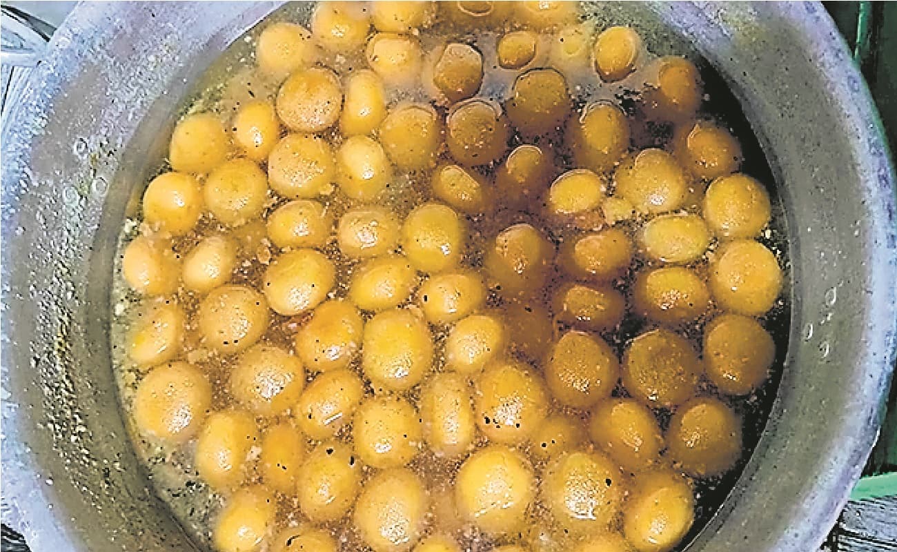 लखीसराय के बड़हिया का एटम बम रसगुल्ला है फेमस, कोलकाता के रसगुल्ले को भी देता है टक्कर, जानें क्या है खासियत