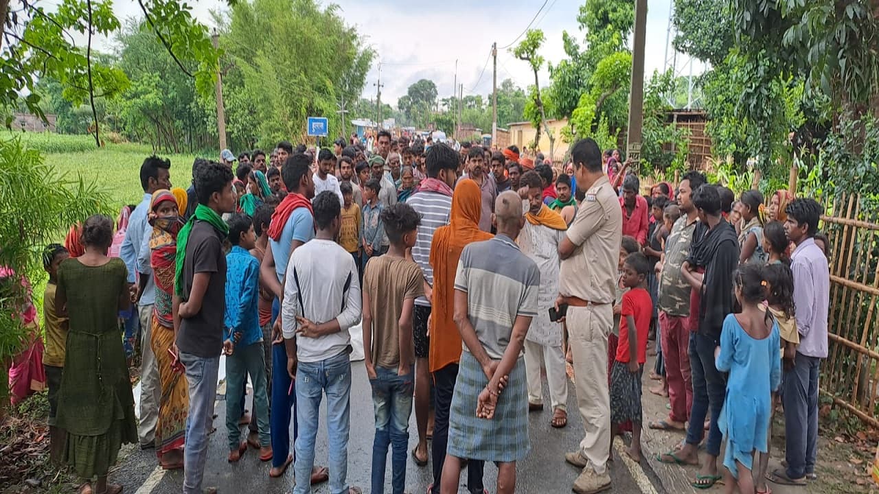 बिहार: सुपौल में बाइक और स्कूटी की टक्कर में दो युवक की गई जान, जख्मी मां व बेटे का इलाज जारी