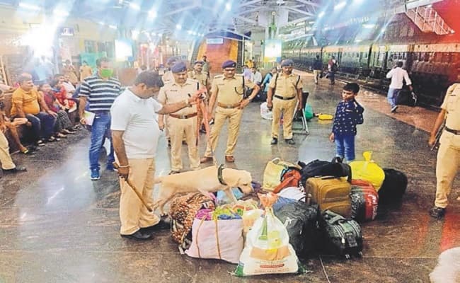 बिहार: स्वतंत्रता दिवस पर नक्सली हमले को लेकर प्रशासन सतर्क, पुलिस मुख्यालय ने सभी जिलों को किया अलर्ट बिहार: स्वतंत्रता दिवस पर नक्सली हमले को लेकर प्रशासन सतर्क, पुलिस मुख्यालय ने सभी जिलों को किया अलर्ट