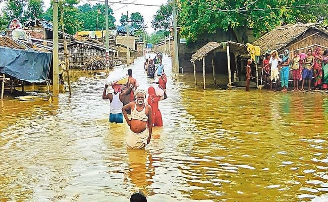बिहार: बाढ़ का पानी उतरने के साथ ही बढ़ने लगे डायरिया के मामले, महामारी से लड़ने की तैयारी में जुटी सरकार