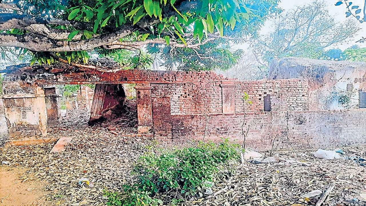 बांका का ये भूतबंगला नहीं बल्कि अंग्रेज जमाने में बना डाक बंगला है, अब सरकारी जमीन का हो रहा अतिक्रमण