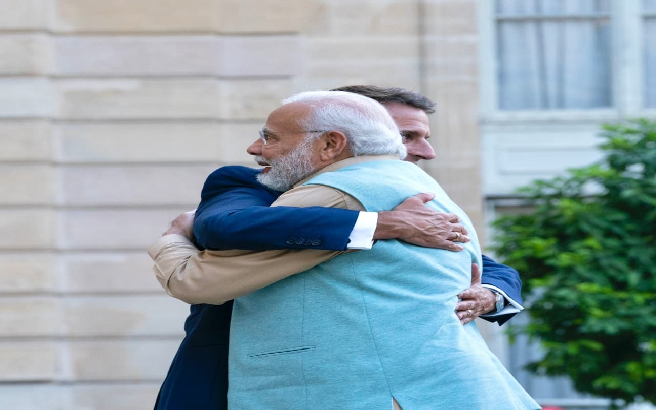 'प्रिय नरेंद्र मोदी पेरिस में आपका हार्दिक स्वागत' हिंदी में बोले फ्रांस के राष्ट्रपति