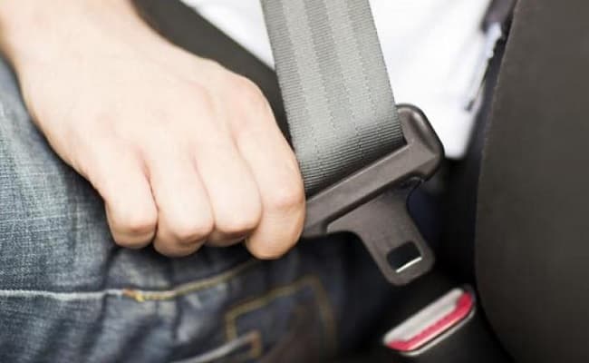 Seat Belt Mandatory: कार की पिछली सीट पर बैठे यात्री को भी रखना होगा इस बात का ध्यान, वरना लगेगा जुर्माना