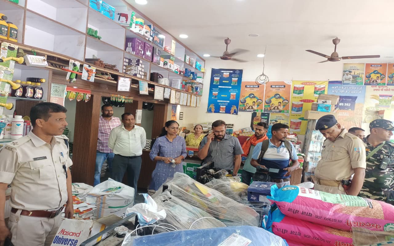 झारखंड : गुमला में नकली और एक्सपायरी धान बीज व कीटनाशक की बिक्री, कृषि विभाग की छापामारी में हुआ खुलासा
